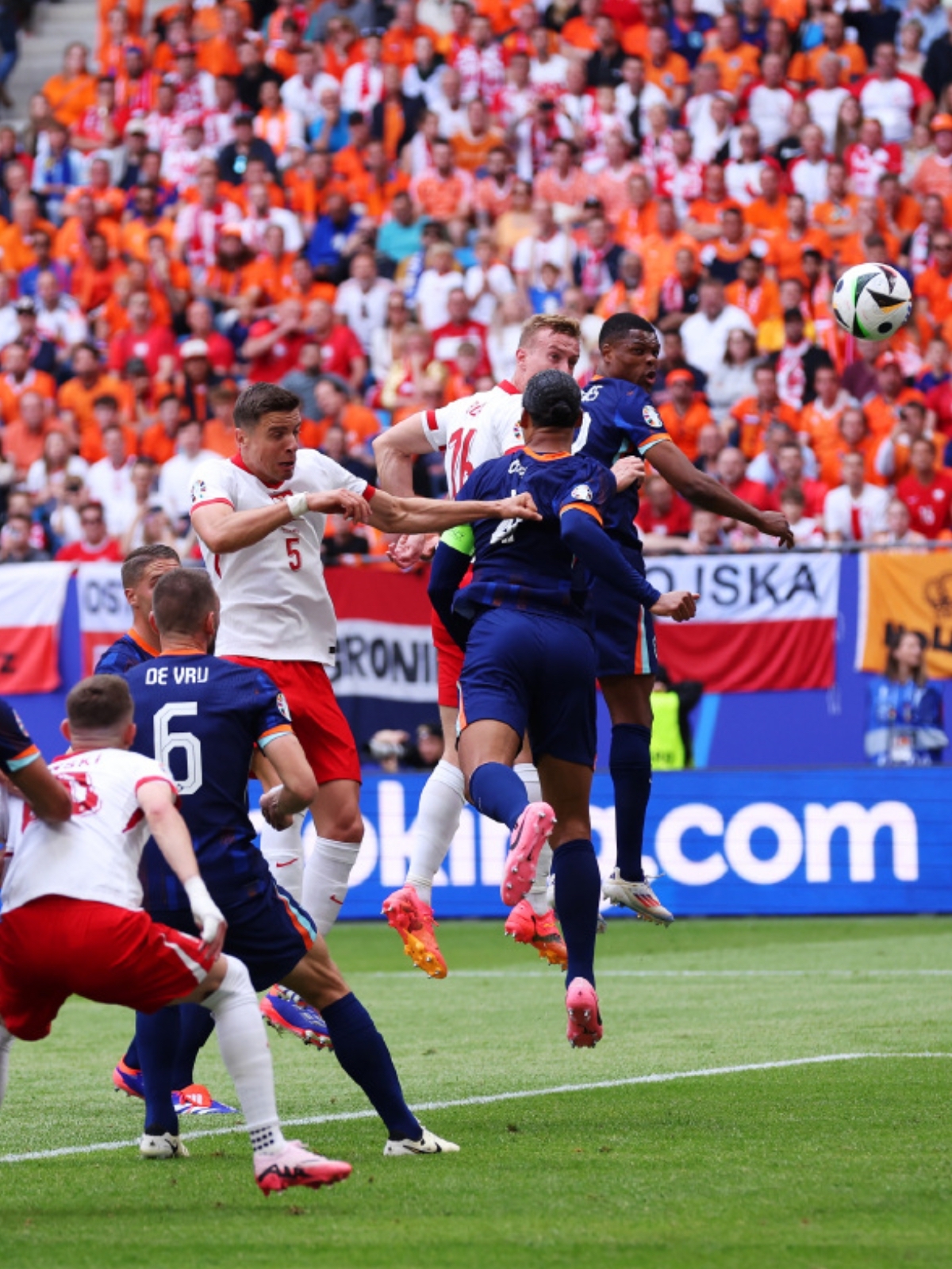 bob体育官方-摩尔多瓦队在比赛中战胜卢森堡，取得胜利(摩尔多瓦局势)