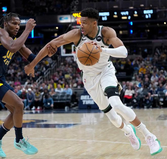 bob体育官方入口-雄鹿队背靠背比赛取得双胜，士气高涨